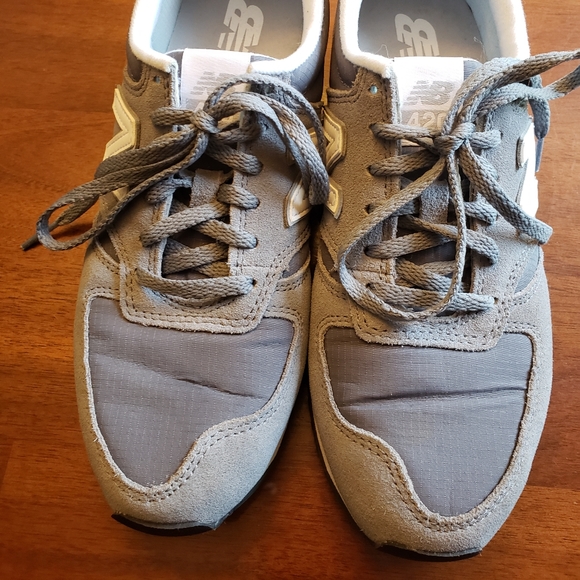 Women's New Balance shoes - Picture 3 of 5